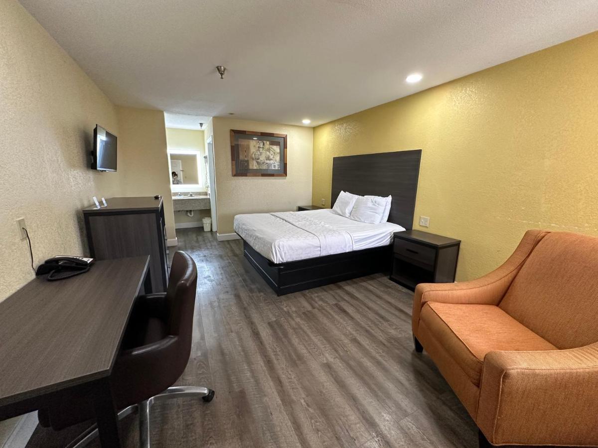 Rodeway Inn & Suites Hwy 290 Nw Houston Eksteriør bilde